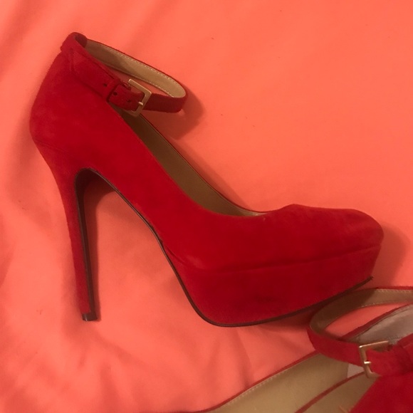 Red Heels - Picture 2 of 2